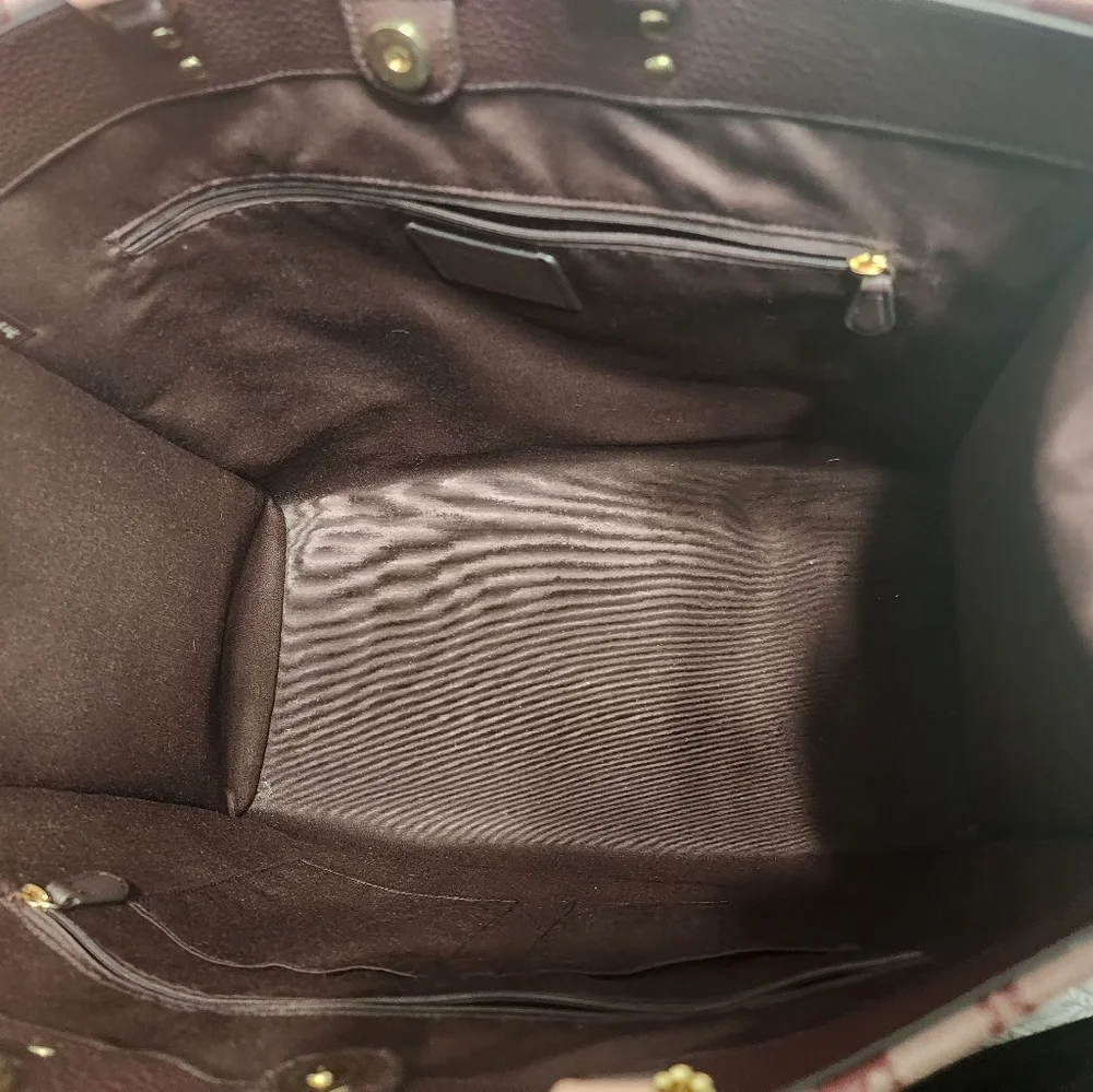 Dempsey Tote 40 - Picture 4 of 4